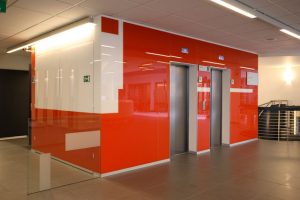 شیشه رنگی دیوارپوش