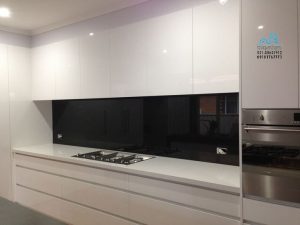 کابینت شیشه ای آشپزخانه