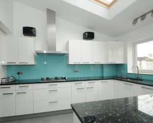 شیشه بین کابینتی