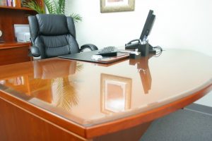شیشه میز مدیریت