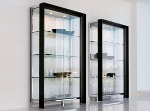 ویترین شیشه ای