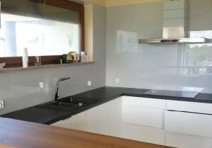 شیشه رنگی لاکوبل