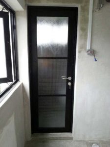 درب آلومینیومی سرویس بهداشتی