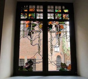 شیشه طرح دار