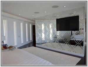 آینه روی دیوار