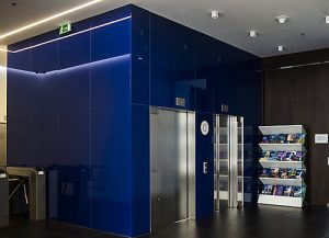 شیشه رنگی لاکوبل