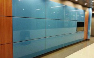 شیشه رنگی دیوارپوش