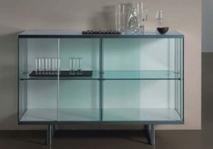 کمد شیشه ای