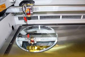 حکاکی روی آینه