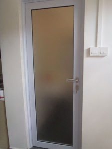 درب آلومینیومی دستشویی