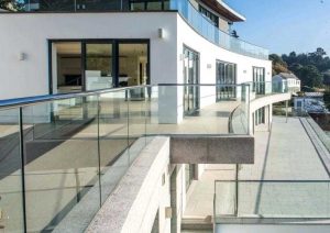 بالکن شیشه ای