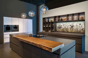 شیشه طرح دار