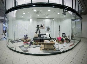 شیشه قوس دار