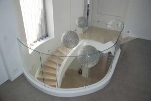 شیشه قوس دار