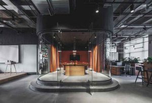 شیشه قوس دار