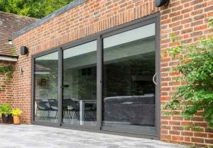 درب شیشه ای کشویی