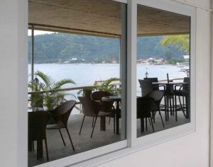 شیشه آینه ای