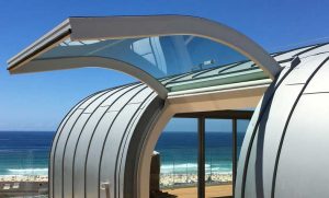 شیشه قوس دار