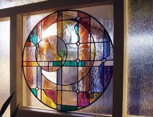 شیشه رنگی پنجره