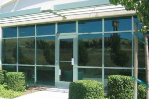 شیشه رنگی پنجره