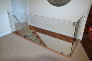 نرده شیشه ای راه پله