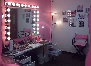 آینه آرایشگاه