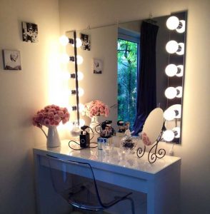 آینه آرایشگاه