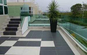 بالکن شیشه ای