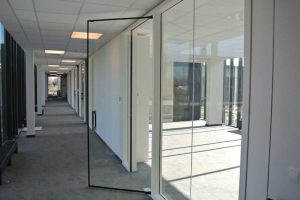 درب شیشه ای