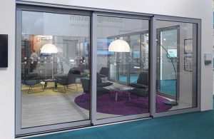 درب شیشه ای