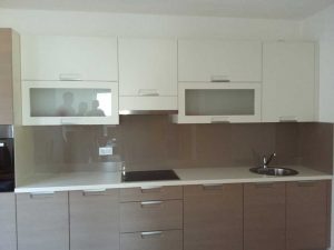 شیشه بین کابینتی