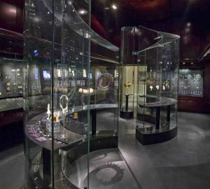 شیشه خم ویترین