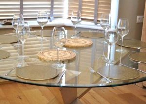 شیشه روی میز