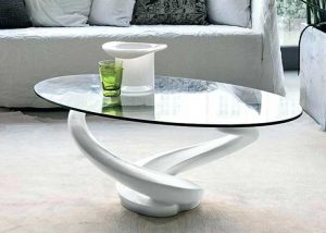 شیشه روی میز جلو مبلی