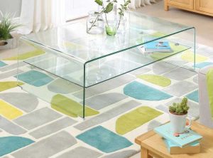 شیشه روی میز جلو مبلی