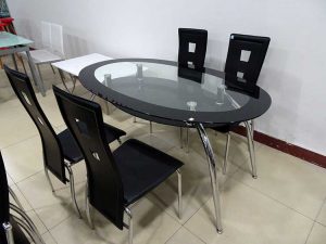 شیشه روی میز ناهارخوری