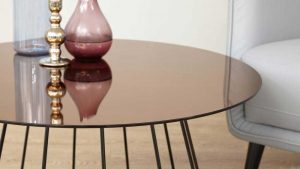 شیشه روی میز