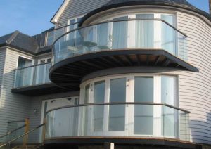 شیشه قوس دار