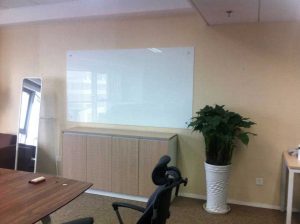وایت برد شیشه ای