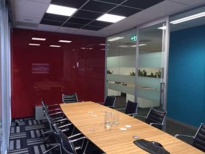 وایت برد شیشه ای رنگی