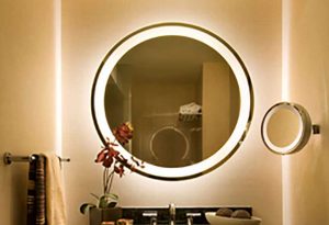 آینه روی دیوار