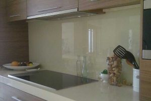 شیشه بین کابینتی