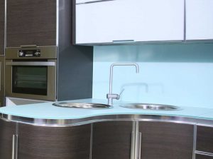 شیشه رنگی بین کابینتی