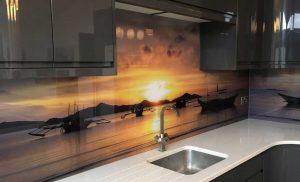 شیشه چاپی بین کابینت