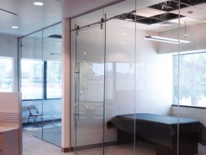 درب شیشه ای