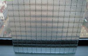 شیشه سیم دار