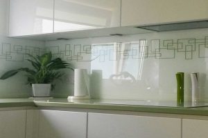 شیشه طرح دار