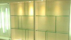 قفسه شیشه ای