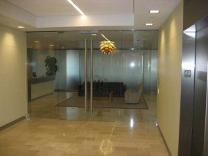 درب شیشه ای