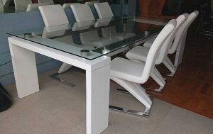 شیشه روی میز